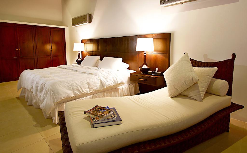 Iguana Crossing Boutique Hotel Puerto Villamil Habitación foto