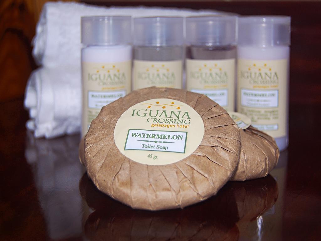 Iguana Crossing Boutique Hotel Puerto Villamil Habitación foto